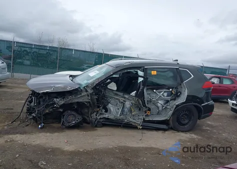 2017 Nissan Rogue S z USA, uszkodzony, nr VIN KNMAT2MVXHP512686